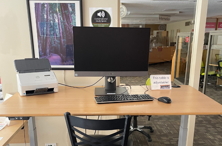 Height-adjustable table with monitor in the library